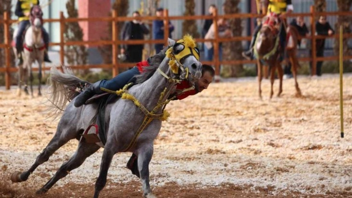 Cumhuriyet Bayramı Atlı Cirit Gösterileri nefesleri kesti