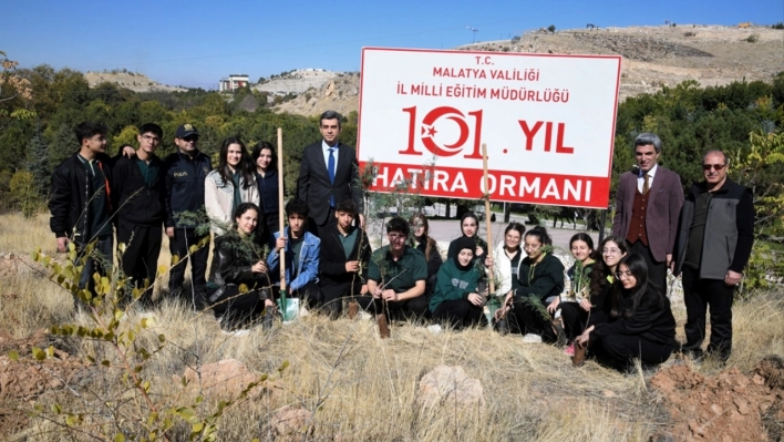 Cumhuriyet Bayramı dolayısıyla fidan dikimi yapıldı