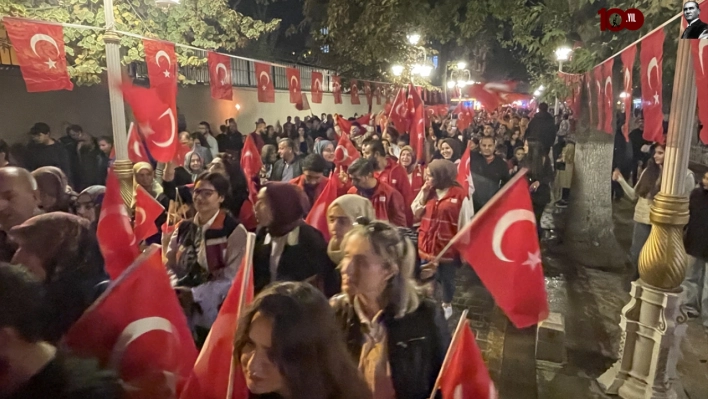 Cumhuriyet'in 100. yılı dolayısıyla fener alayı düzenlendi