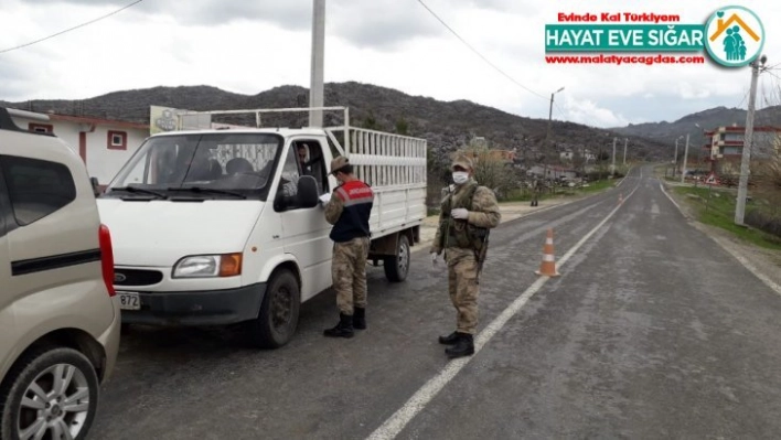 Çüngüş'te kent dışından gelenler sağlık kontrolünden geçiriliyor