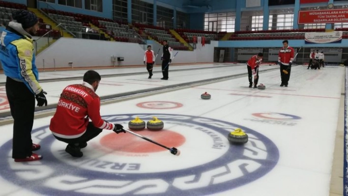 Curling Milli Takımı Erzurum'da kampa girdi