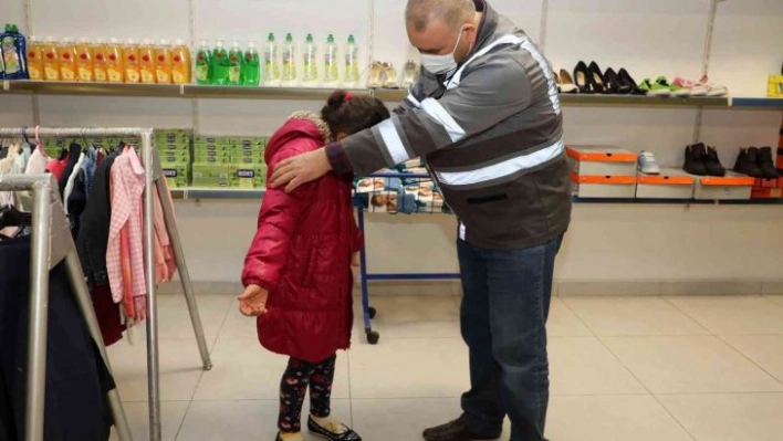 Dar gelirli ailelerin yüzü bayramlık kıyafetle güldü