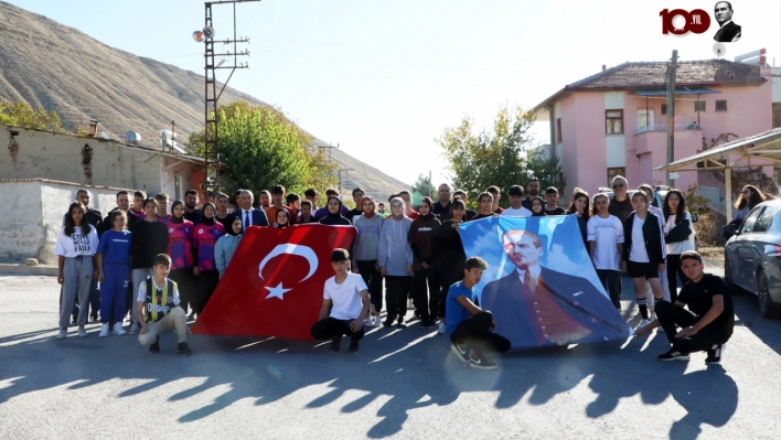 Darende'de liselerarası Atatürk koşusu düzenlendi