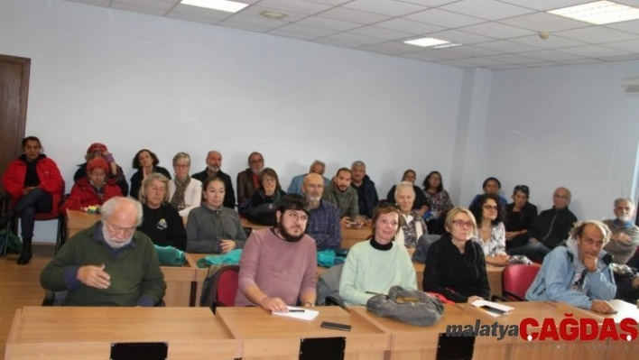 Datça'da belediye ve STK'la yıkılan kaymakamlık binasının yerini görüştü