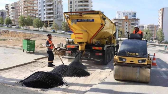 Deforme olan yollarda asfalt çalışması