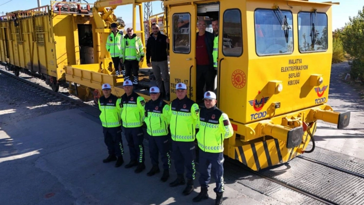 Demiryolu geçitlerindeki trafik kazalarının önlenmesi için yeni çalışma