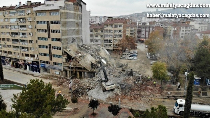 Deprem bölgesi Elazığ'da kısıtlamayla yıkımlar hız kazandı