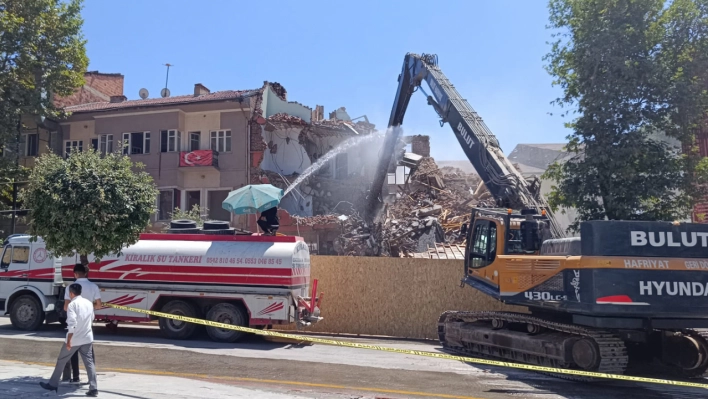 Deprem bölgesi Malatya'da yıkımlar sürüyor