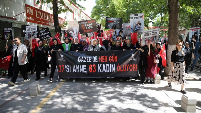 Deprem bölgesinde İsrail'in Gazze'deki saldırıları protesto edildi