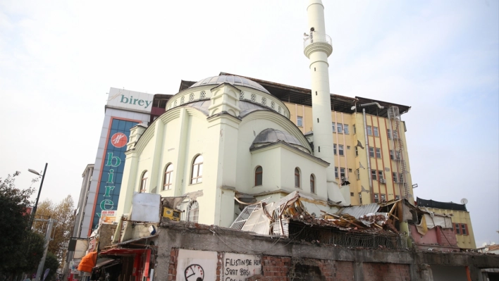 Depremde ağır hasar alan Tekke Camisi aynı yerine yapılacak