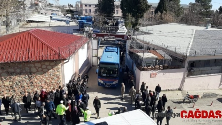 Depremde hasar gören cezaevi boşaltılıyor