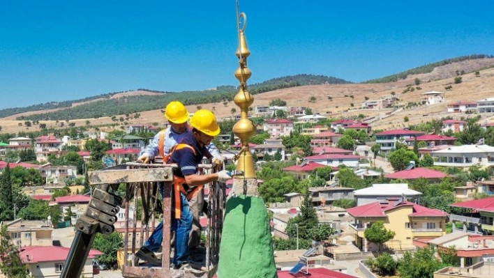 Depremde zarar gören Tevekkeli Camii minaresi onarıldı