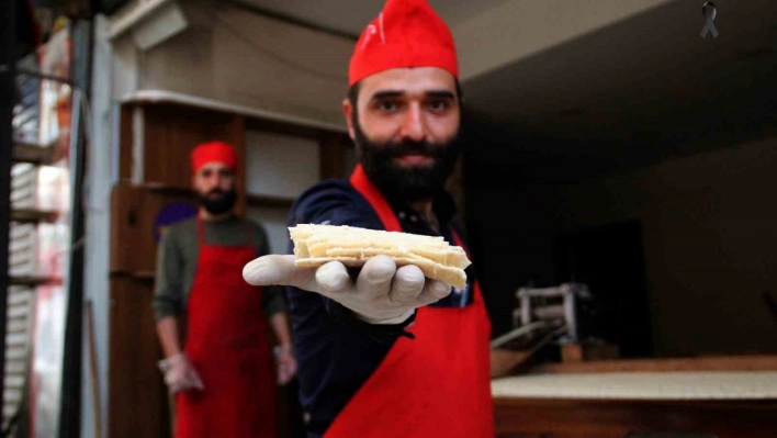 Depreme rağmen Hatay'ın ramazan sofralarına özel tatlısı küncülü helva üretiyorlar