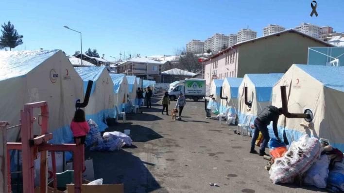 Depremin vurduğu Akçadağ'da yaralar sarılıyor