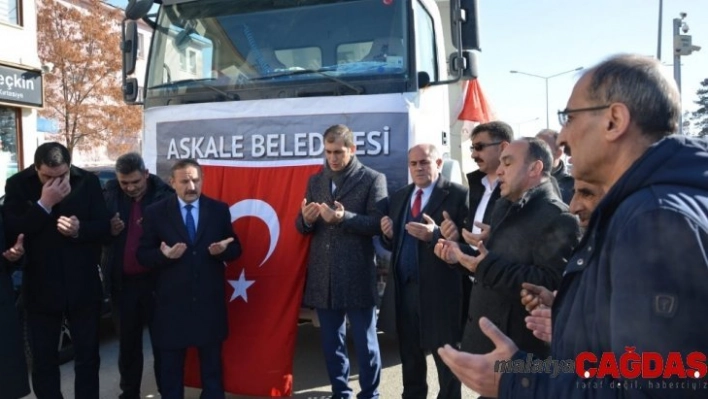 Depremzedeler için toplanan yardımlar dualarla uğurlandı