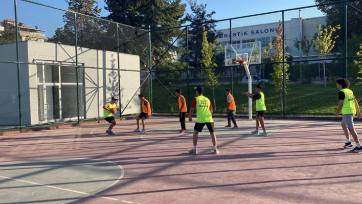 Depremzedeli Gençler Başsavcı Mehmet Badem İçin Basketbol Oynadı