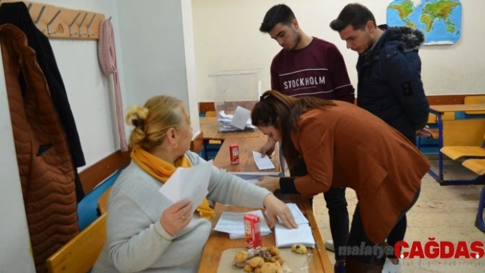 Didim AK Parti delegelerini belirlemek için sandığa gitti