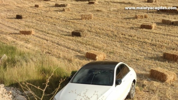 Direksiyon hakimiyetini kaybedip tarlaya uçtu 1 ağır 5 yaralı