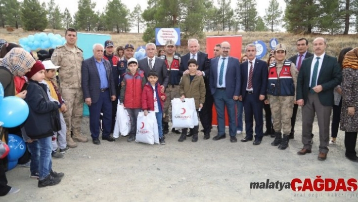 Diyabet Günü'nde çocuklar fidan dikti