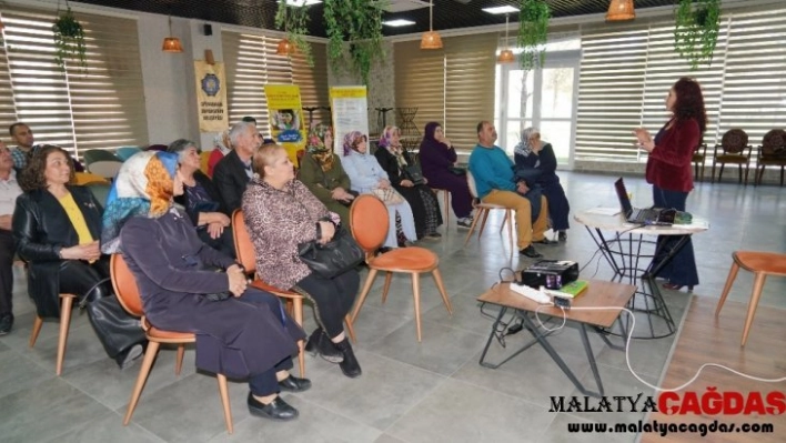 Diyarbakır Büyükşehir Belediyesi'nden engelli çocuğu olan ailelere seminer