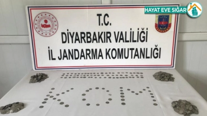 Diyarbakır'da Anadolu Selçuklu dönemine ait bin 389 gümüş sikke ele geçirildi