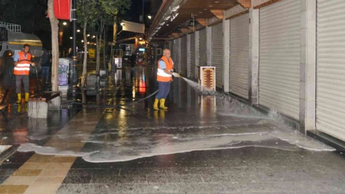 Diyarbakır'da cadde ve kaldırımlarda bayram temizliği