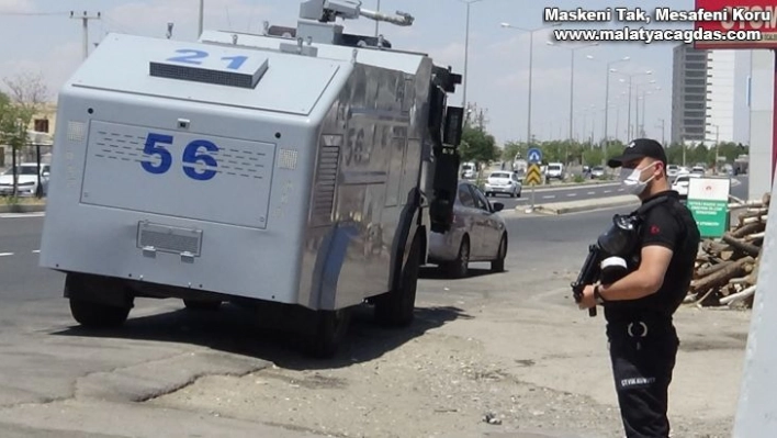 Diyarbakır'da cinayet zanlısı damadın evinin etrafında TOMA'li önlem