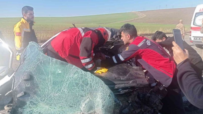 Diyarbakır'da feci kaza: 1 ölü, 2 yaralı