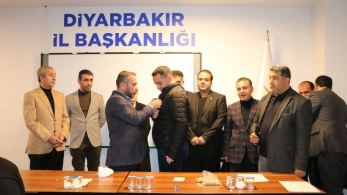 Diyarbakır'da Gelecek Partisi'nden 200 kişi AK Parti'ye katıldı