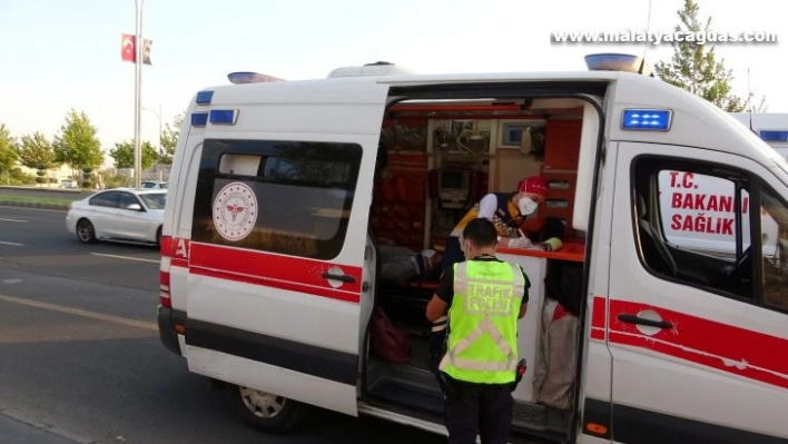 Diyarbakır'da iki otomobil çarpıştı kemerini takmayan yolcu yaralandı