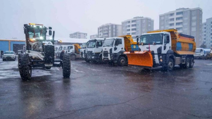 Diyarbakır'da karla mücadele çalışmaları başladı