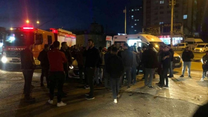 Diyarbakır'da otomobil ile kamyonet çarpıştı: 3 yaralı