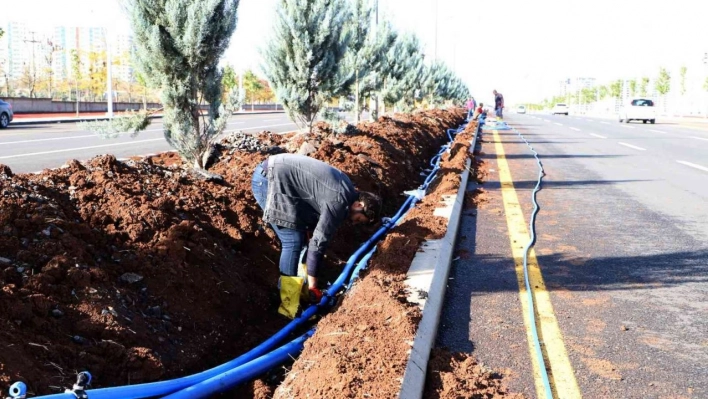 Diyarbakır'da yeni imar alanlarında refüj ve kavşaklar düzenleniyor