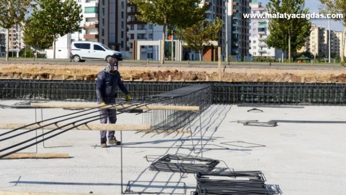 Diyarbakır'ın ilk kapalı semt pazarı yapılıyor