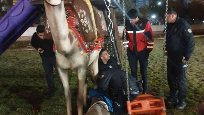 Diyarbakır polisi intihar girişiminde bulunan epilepsi hastası gencin hayatını kurtardı