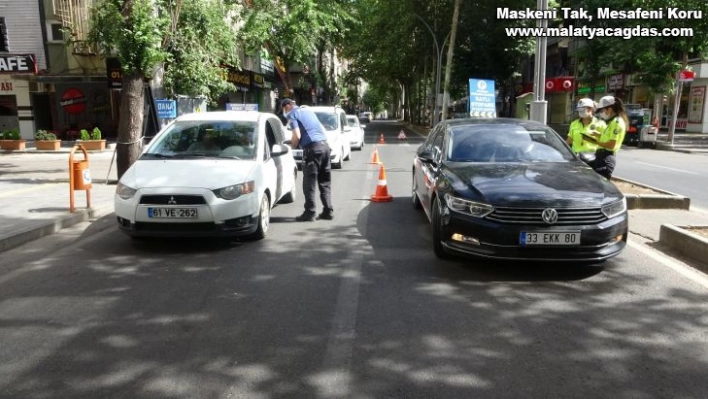 Diyarbakır polisi, kısıtlamada denetimlerini sürdürüyor