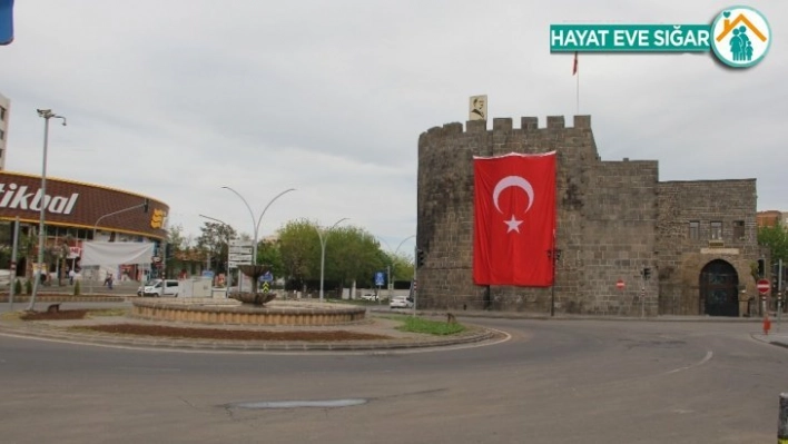 Diyarbakır sokakları kısıtlamanın ikinci gününde de boş kaldı