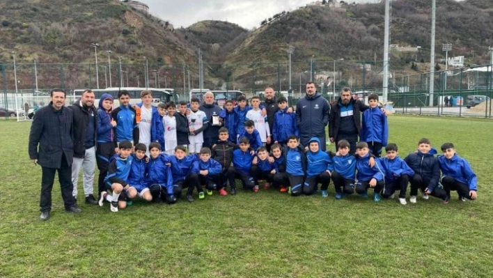 Diyarbakırlı genç futbolcular Trabzon'da şampiyon oldu