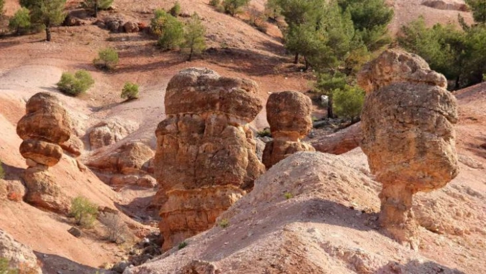 Doğa harikası 'Kale Peri Bacaları' turizme kazandırılmak isteniyor