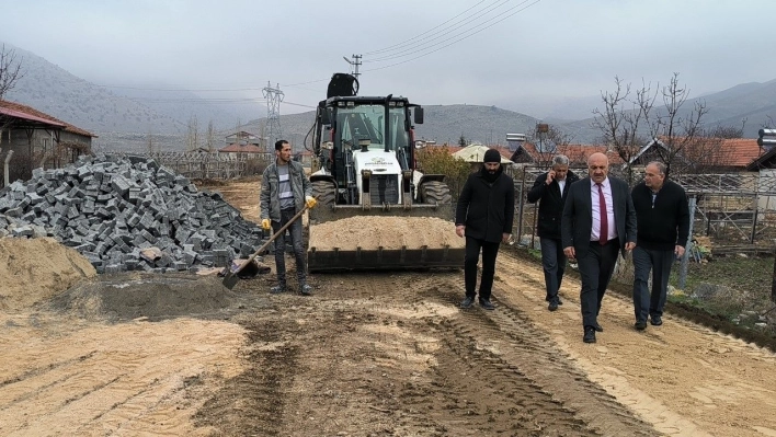 Doğanşehir'de kilitli parke taş çalışmalarına hız verildi