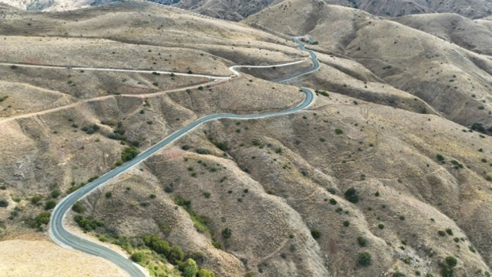 Doğanyol İlçesi Gevheruşağı Mahallesi'nin Yol Sorununu Çözüme Kavuşturuyor