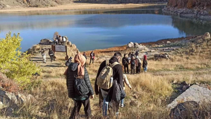 Doğaseverler Nemrut Krater Gölü'nde unutulmaz bir gün yaşadı