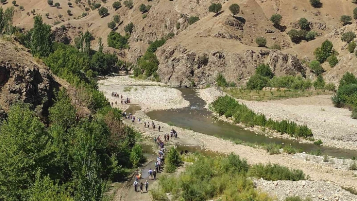 Doğaseverlerin rotası olan Sason Han Deresi kanyonu ziyaretçilerini büyüledi