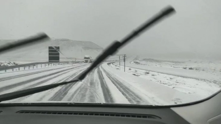 Doğu Anadolu'da kar sürücülere zor anlar yaşattı