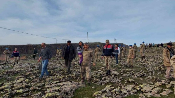 Down sendromlu kayıp çocuğu jandarma dağlık alanda buldu