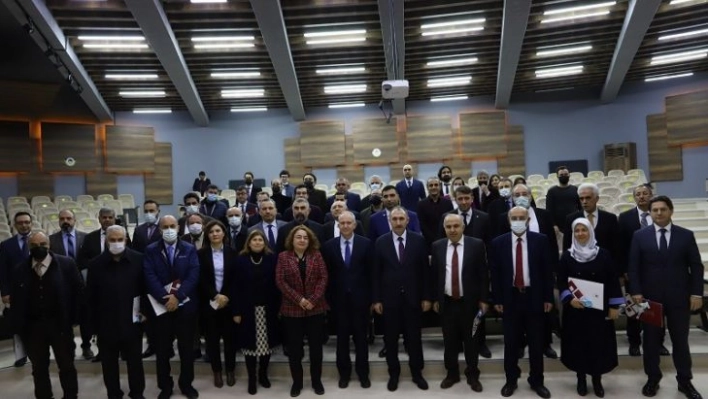 Dünyanın en etkili bilim insanları listesine giren akademisyenlere teşekkür belgesi verildi