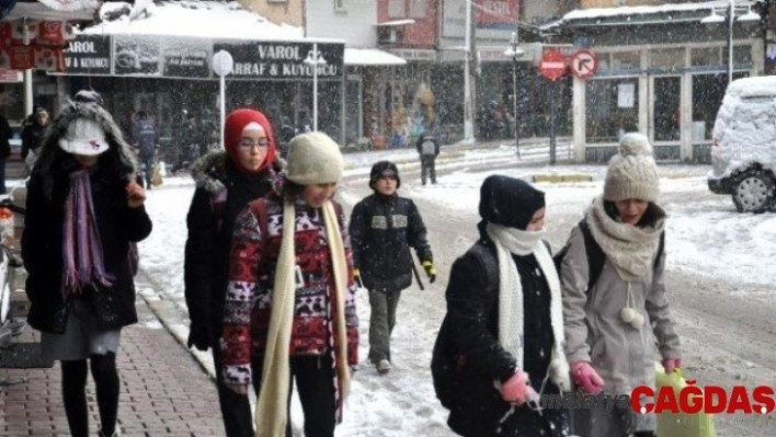 Dursunbey'de taşımalı eğitime ve bazı köy okullarında eğitime 'kar' tatili