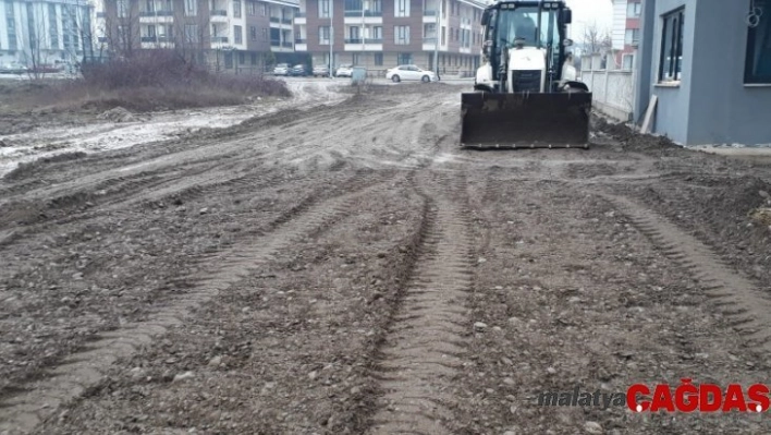 Düzce Belediyesi yol eksikleri tamamlanıyor