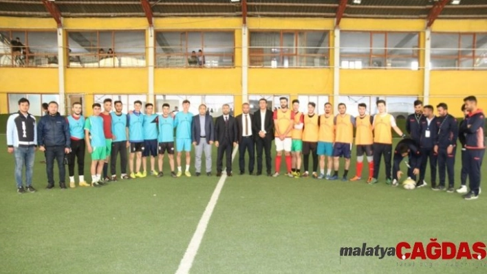 Edremit'te 'Mahalleler Arası Futbol Turnuvası' start aldı