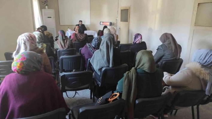 Elazığ'da 'İslam'da aile ve kadın' semineri düzenlendi